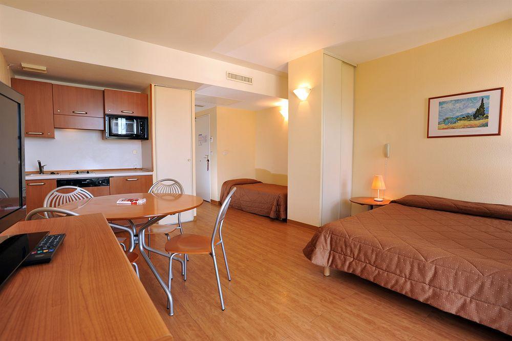 Inter-Hotel Sea Side Park 빌뇌브루베 외부 사진