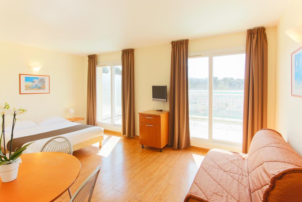 Inter-Hotel Sea Side Park 빌뇌브루베 외부 사진